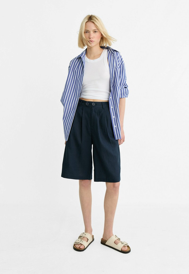 Stradivarius Shorts donkerblauw Stradivarius Shorts donkerblauw