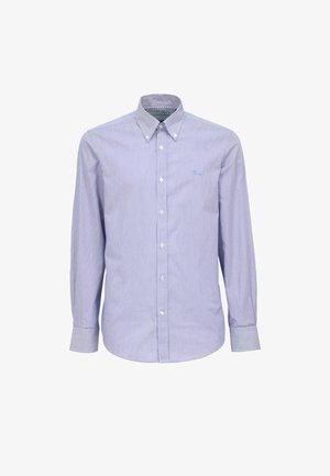 Camisa de botones a rayas suaves en tonos de púrpura y blanco, de manga larga, con cuello abotonado, que presenta un pequeño logo bordado en el pecho.