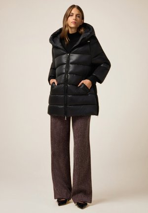 IMBOTTITA MIDI CON CAPPUCCIO - Wintermantel - nero