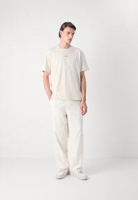 BOSS TEE - Basic T-shirt - open white