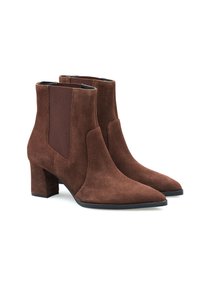 Brązowe zamszowe botki za kostkę z noskiem w szpic, elastycznymi panelami po bokach i obcasem typu bloczek. Gładka tekstura o matowym wykończeniu.