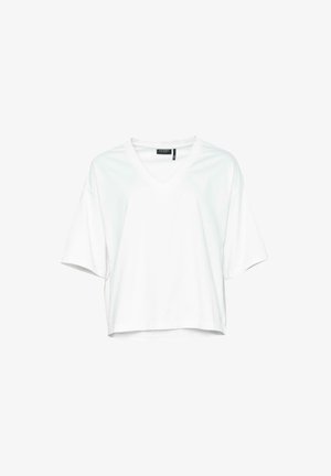 Balts V-veida T-krekls, īsas piedurknes, brīvs piegriezums, izgatavots no mīksta kokvilnas, ar taisnu apakšu un etiķeti kakla iekšpusē.