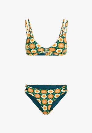 Bikinio rinkinys su trikampiu viršumi ir aukštu liemeniu apačia, puošta oranžinės ir kreminės spalvų gėlėmis ant žalsvo fono.