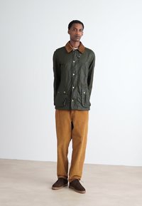 Barbour LIGHTWEIGHT ASHBY WAX - Rövid kabát - archive olive