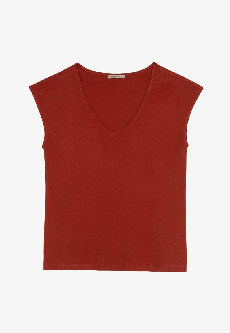 Haut rouge à manches courtes avec un décolleté en V, fabriqué dans un tissu doux. Il présente une coupe décontractée et des bords ourlés. Aucune motif ou embellissement visible.