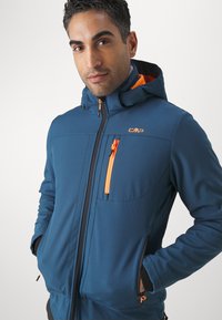 CMP MAN JACKET ZIP HOOD - Softshell jakker - bluesteel