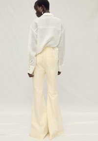 Mango EMBRO - Bluza z gumbi - off-white