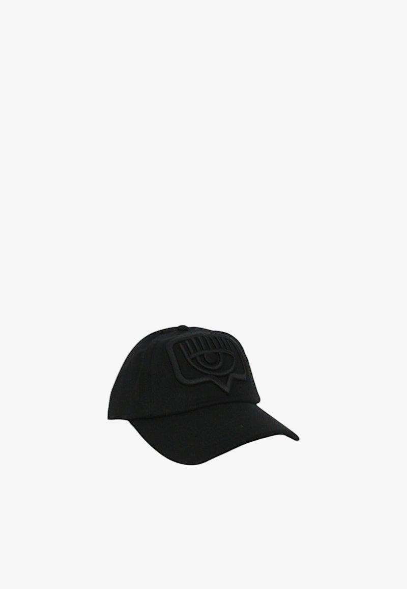 Cappello da baseball nero con un logo a occhio in rilievo sulla parte anteriore. Realizzato in tessuto con una texture liscia e un design strutturato. Visiera curva.