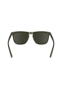Occhiali da sole con lenti grigie scure, forma rettangolare e montatura in plastica verde oliva lucida. Presentano braccia sottili e una striscia sottile.