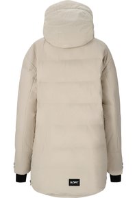 Beige puffjacka med huva, med horisontella sömmar, sidofickor och svarta muddar. Logotyp- eller märke på nedre ryggen.