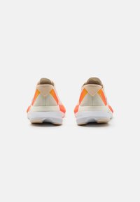 adidas Performance ADIZERO BOSTON 12 - Apavi skriešanai pa asfaltu - ivory/iron metallic/solar red