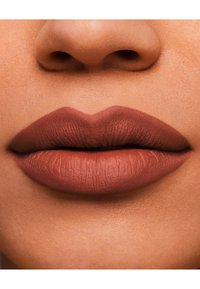 ESTÉE LAUDER PURE COLOR MATTE LIPSTICK - Rossetto - lure you in