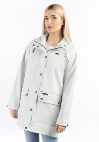 Ljusgrå vattentät jacka med huva, två framfickor, tryckknappar, justerbara dragsnören och en broderad paraplylogotyp.