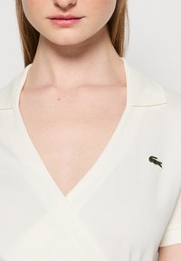 Lacoste Denné šaty - flour