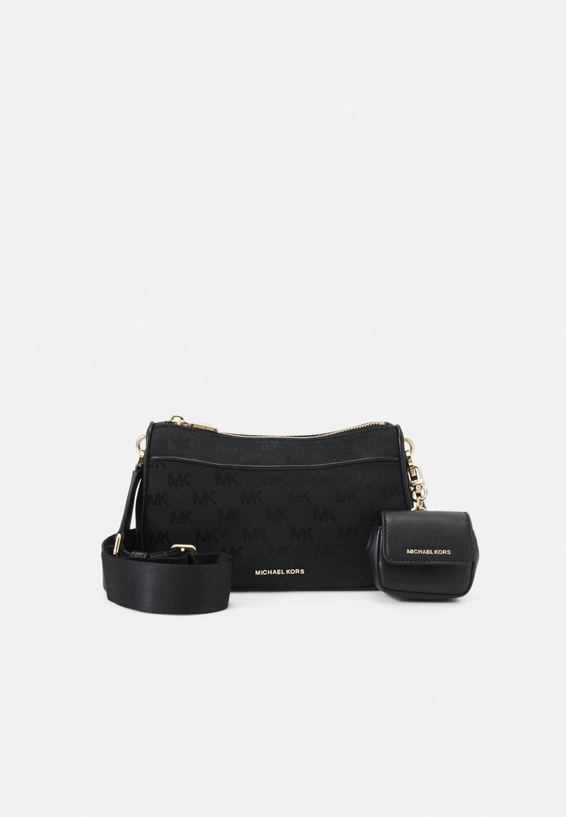 Borsa a tracolla nera Michael Kors con cerniera dorata e dettagli con logo, accompagnata da una piccola pochette coordinata e una tracolla larga removibile.