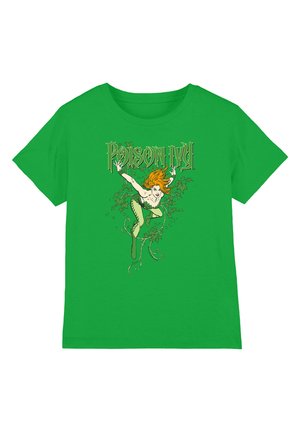 Grünes T-Shirt mit einer Grafik einer rothaarigen Frau in grünem Outfit umgeben von Efeuranken und dem Text "Poison Ivy" über ihr.