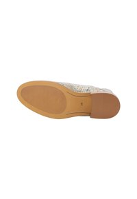Pantof de tip plat cu un superior texturat de crem, având un design împletit. Talpa este din cauciuc bej cu striații orizontale pentru aderență. Mărimea 38 este indicată.