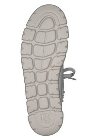Λευκή καουτσούκ σόλα παπουτσιού με υφή και σχέδιο από εξαγωνικά σχήματα. Περιλαμβάνει λογότυπο στη περιοχή της φτέρνας.