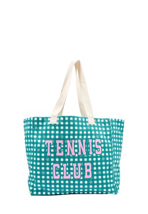 Sac fourre-tout à carreaux verts et blancs avec des poignées crème et un grand texte rose indiquant "TENNIS CLUB" sur le devant.