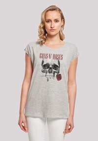 Grijze T-shirt met korte mouwen met een doodskop en rozen grafiek en de tekst "GUNS N' ROSES" in het rood. Zachte stof, relaxte pasvorm, casual ontwerp.