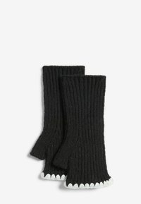 Mănuși negre din material ribbed, fără degete, cu margini ondulate albe. Fabricate dintr-un material moale, au o potrivire strânsă și degete deschise pentru dexteritate.