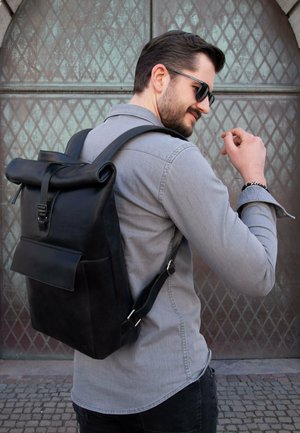 PURE Leather Studio POLIS - Rucksack - midnight black