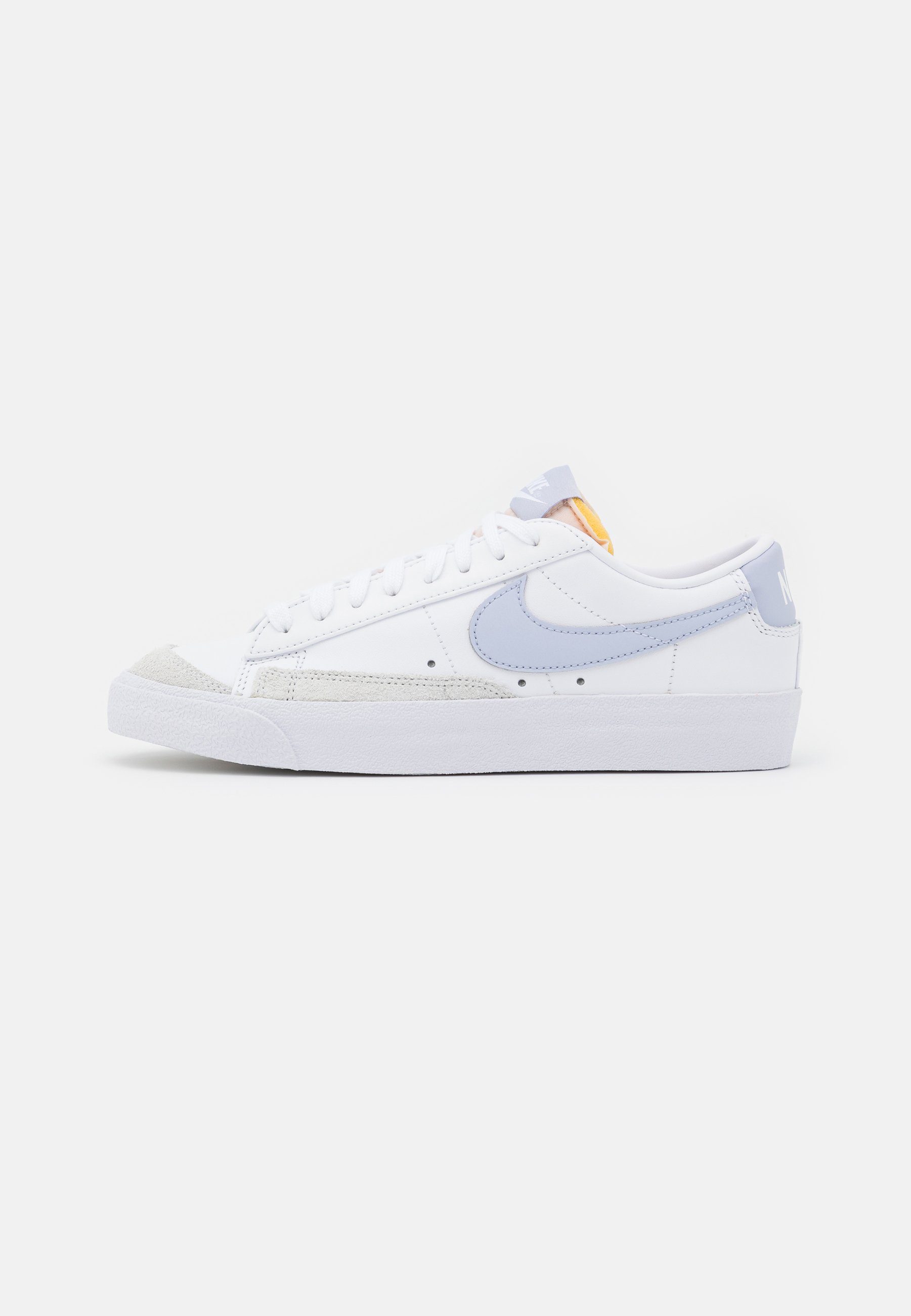 nike blazer low ghost