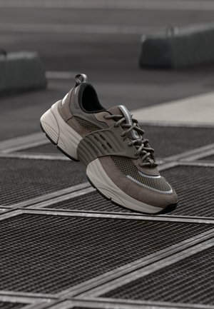 JORDAN TRUNNER O/S UNISEX - Sneaker low - cave stone/black/ridgerock/moon particle