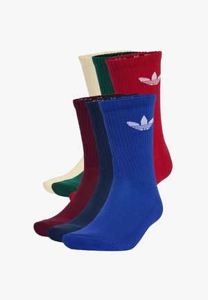 Pięć par prążkowanych skarpet za kostkę w kolorach niebieskim, granatowym, bordowym, zielonym oraz kremowym, każda z białym logo Adidas blisko góry.