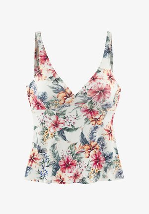 Bloemdruktop met een diepe V-hals, versierd met levendige roze en oranje hibiscus bloemen op een lichte achtergrond, gemaakt van zachte, rekbare stof.