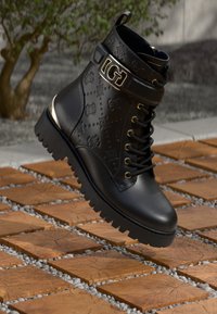 Selezionato, black