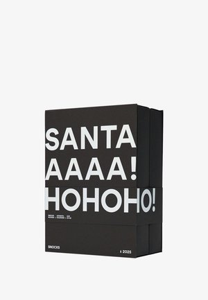 Schwarze Kartonverpackung mit fettem weißen Text: "SANTA, AAAAA! HOHOHO!" Enthält Produktdetails an der Seite. Einfaches Design, rechteckige Form.