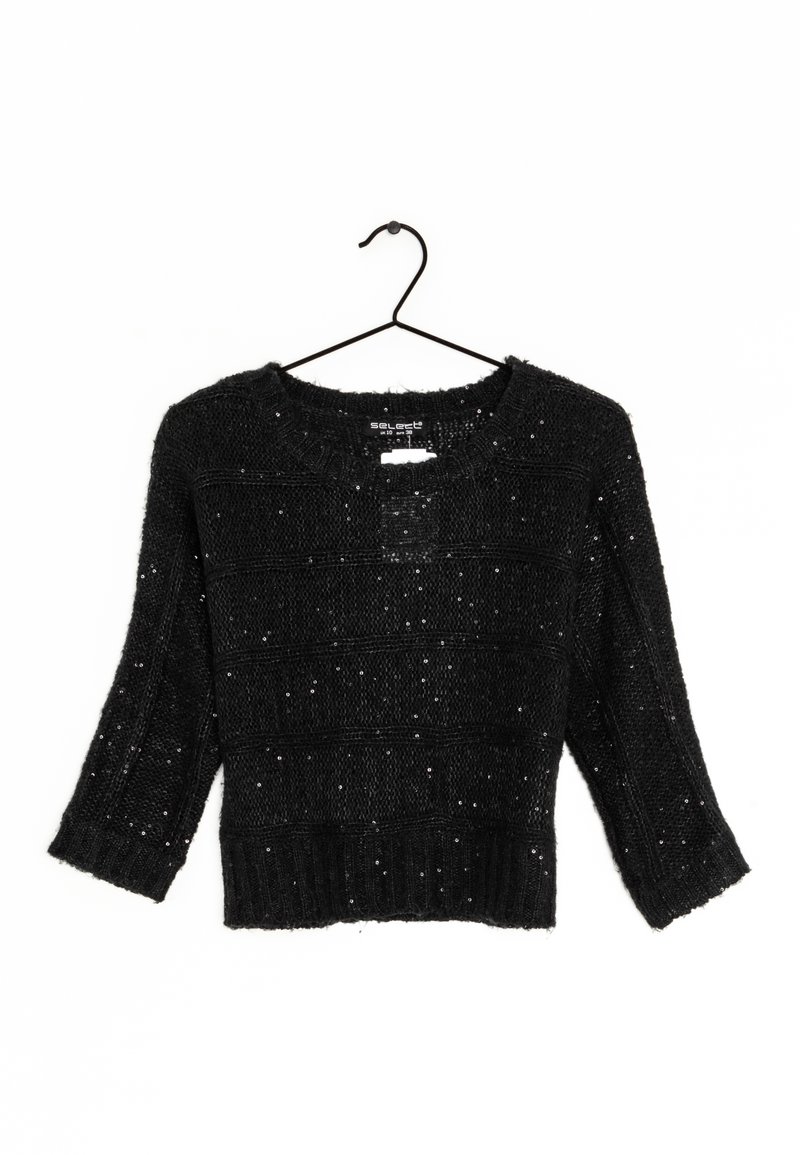 Svart stickad tröja med trekvartsärmar, prydd med strukturerade ränder och accentuerad med små glittriga detaljer.