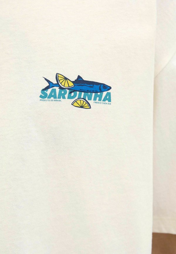 JORSARNDIHA TEE SS CREW NECK PLS - Print T-shirt - egret