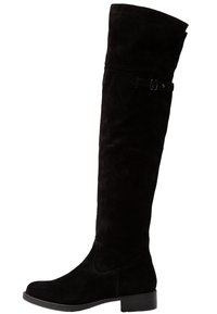 Stivali alti in suede neri con tacco leggero, dotati di dettaglio con fibbia laterale, finitura liscia e design senza cuciture.