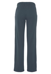 Ciemnoszare prążkowane spodnie o szerokim kroju, z elastycznym paskiem w talii i dwiema bocznymi kieszeniami, uszyte z miękkiego materiału.