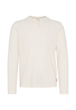 Langermet, kremfarget henley-skjorte laget av ribbestrikket stoff, med rund hals, knappestolpe og sidetikett.