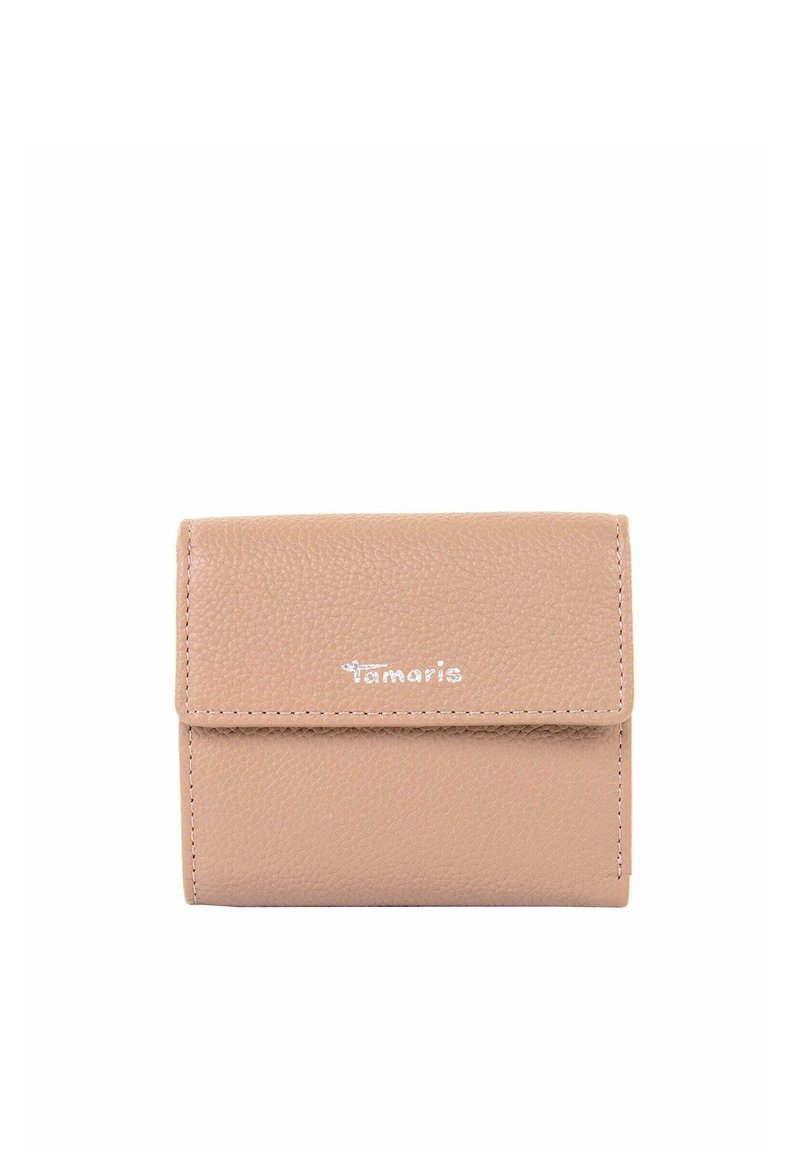 Portafoglio in pelle beige con superficie texturizzata, pattina anteriore e logo silver. Forma rettangolare compatta con dettagli di cucitura curati.