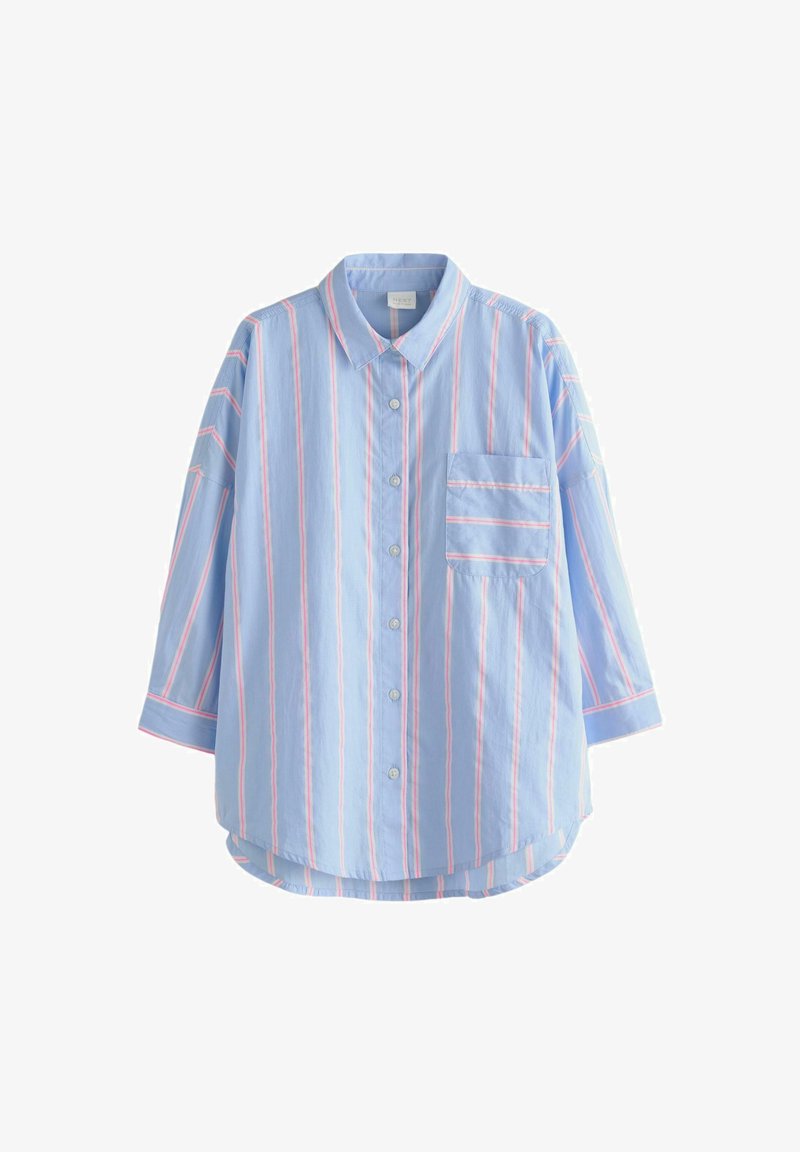 Jasnoniebieska koszula na guziki z pionowymi różowymi paskami, z długimi rękawami, kieszenią na łatkę i zaokrąglonym dołem. Wykonana z miękkiego materiału.