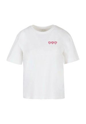 Witte katoenen t-shirt met korte mouwen, voorzien van drie rode hartontwerpen op de linker borst. Relaxte pasvorm met een ronde hals.
