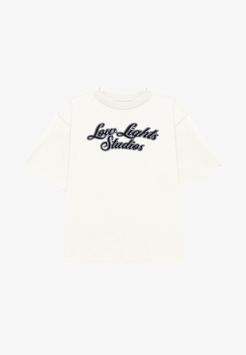 LOW LIGHTS STUDIOS® SHUTTER - Μπλουζάκι με στάμπα - ecru