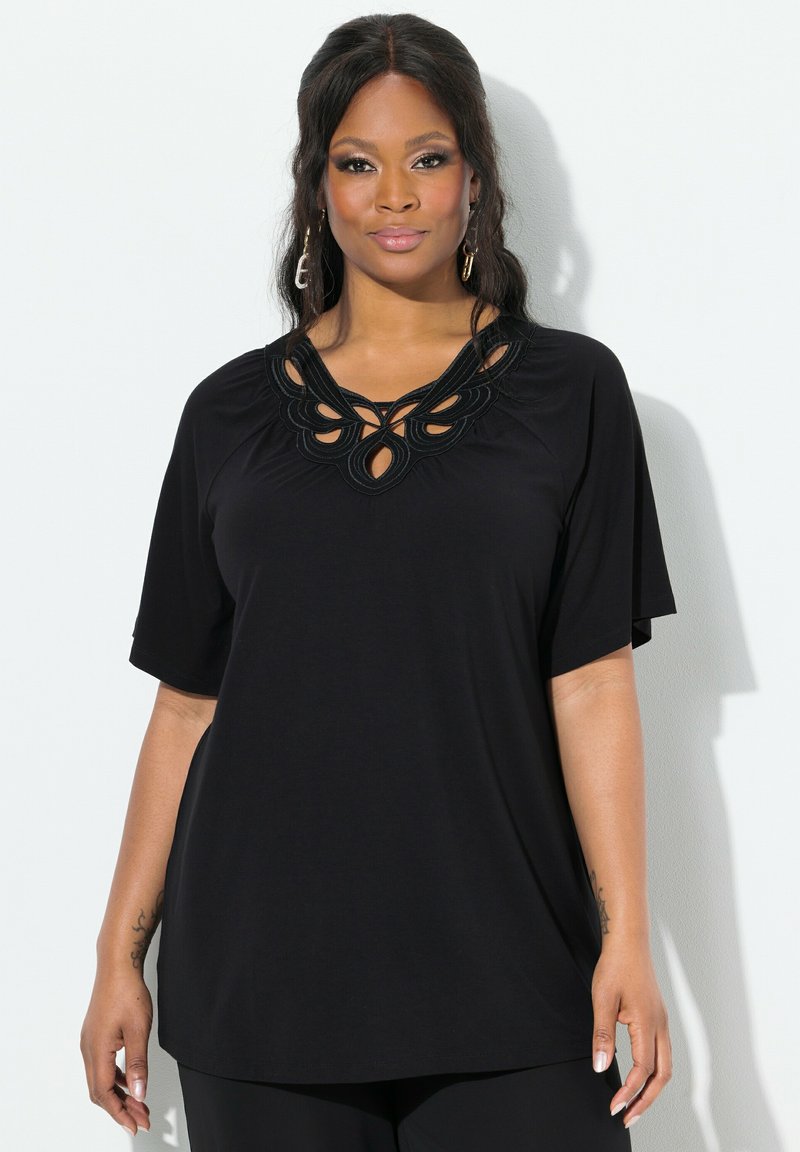 Ulla Popken CUTOUT NECKLINE SHORT SLEEVE STRETCH - Triko s potiskem - black