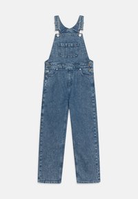 Pantalones de mezclilla en azul medio, con tirantes ajustables, un bolsillo delantero y dos bolsillos laterales. Diseño clásico de pierna recta.