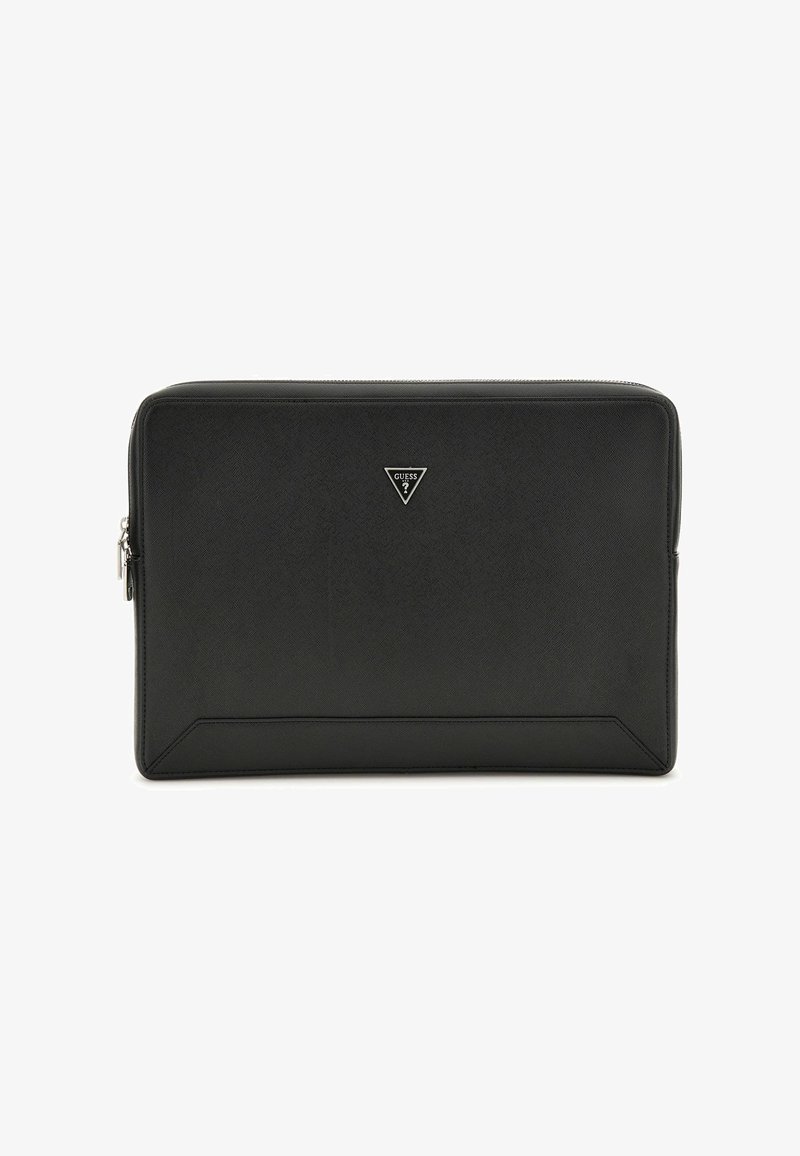 Funda de portátil de cuero negro con un acabado texturizado, que presenta un logotipo plateado triangular y cierre de cremallera, forma rectangular con acentos angulares.