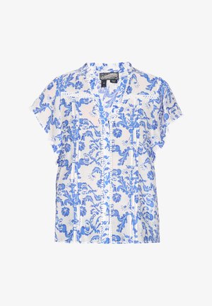 Blusa de manga corta en tejido ligero, con un patrón floral azul sobre un fondo blanco, con botones en la parte delantera y un delicado borde de encaje.