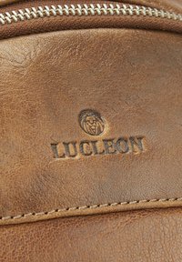 LUCLEON CALIFORNIA - Skuldertasker - tan