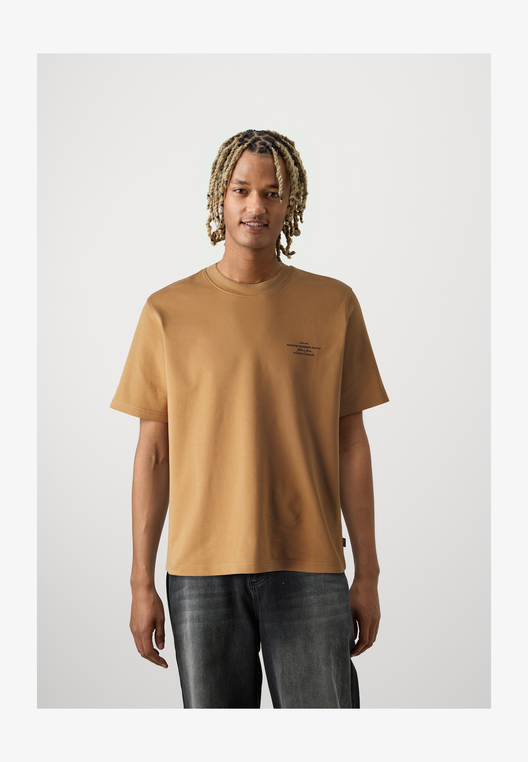 T-shirt Jack & Jones Jprblualfred: Il Basic Dal Taglio Comodo Per L'uomo Moderno