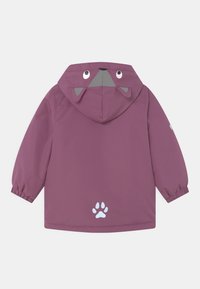 Veste pour enfants violette avec visage d'animal sur la capuche et empreinte de patte réfléchissante sur le bas du dos, sur fond blanc.