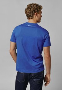 Red Bull Racing x Pepe Jeans RED BULL RACING LOGO DRIVER TEE - Triko s potiskem - electric blue