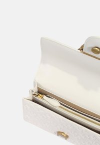 Thumbnail Image 4
